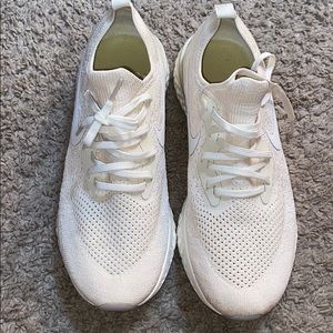 Nike epic react flyknit light